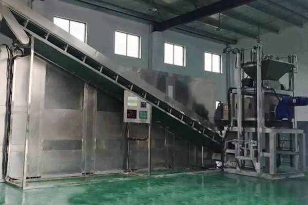 餐廚垃圾脫水現(xiàn)場(chǎng).jpg 餐廚垃圾脫水現(xiàn)場(chǎng).jpg