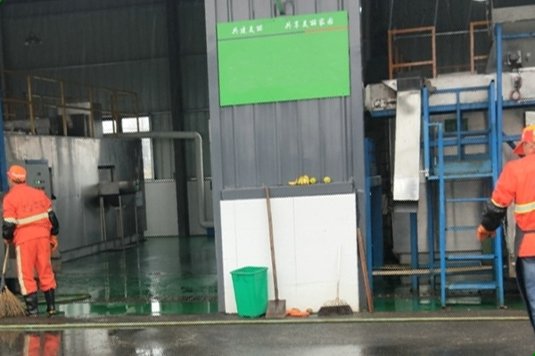 垃圾破碎，脫水，降解現(xiàn)場